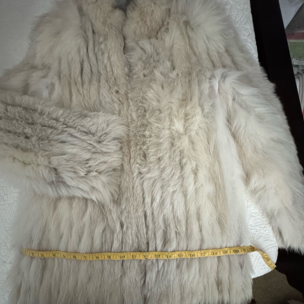 Beautiful Vintage Silver Fox Fur Coat by Saga - Picture 6 of 10